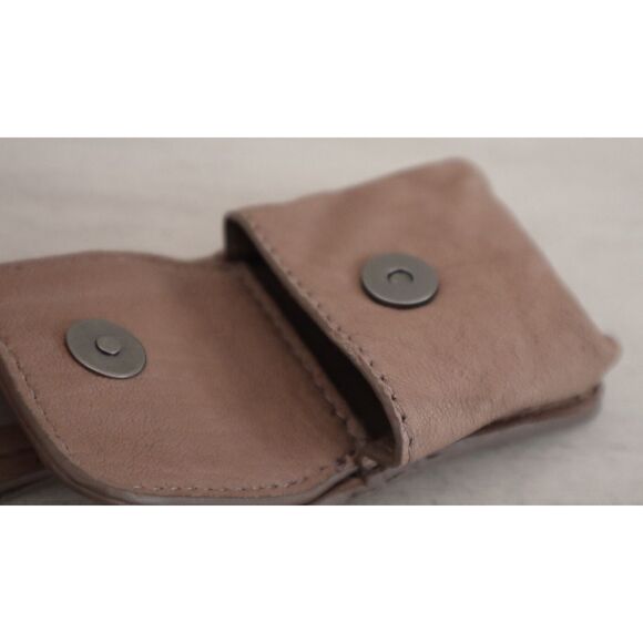 Free People Street Sounds Brown Leather Case For Airpods  + Earbuds - Picture 8 of 10